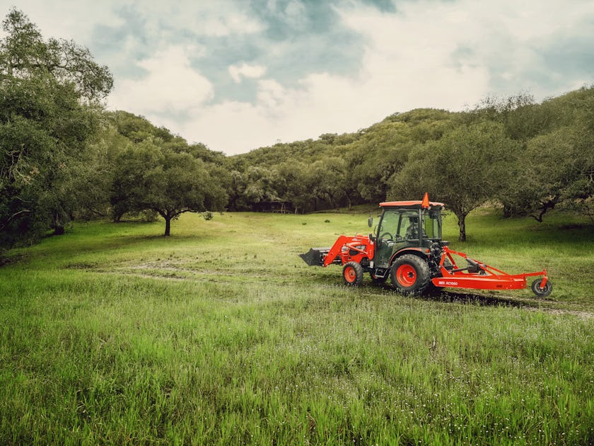 KIOTI CK2620SEH Cab Compact Tractor KIOTI CK2620SEH Cab Compact Tractor