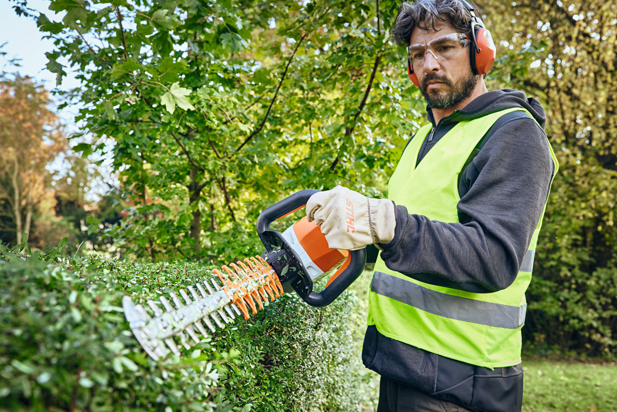 STIHL HSA 100 Battery Powered Hedge Trimmer